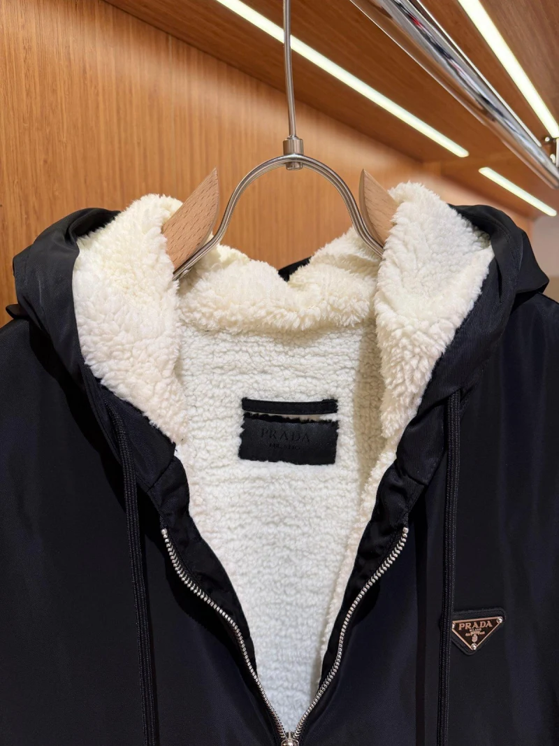 Prada Peluş Astarlı Mont