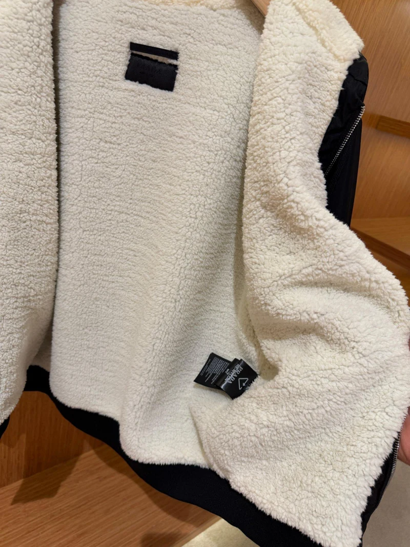 Prada Peluş Astarlı Mont