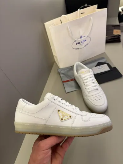 Prada Downtown beyaz ayakkabı