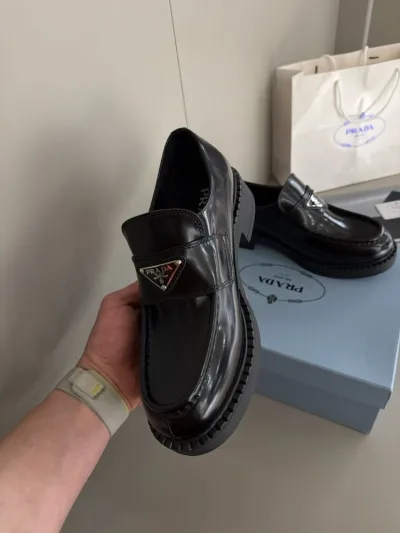 Prada siyah loafer Women
