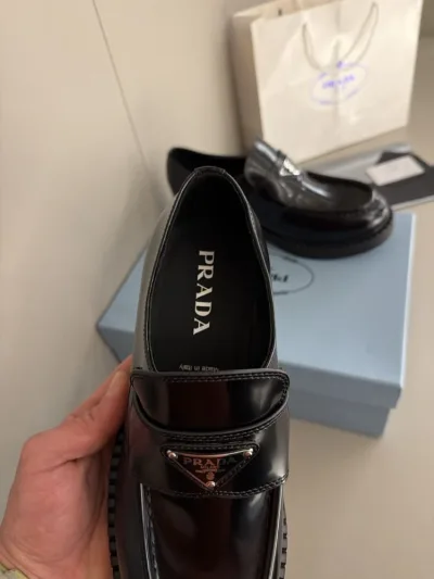 Prada siyah loafer Women