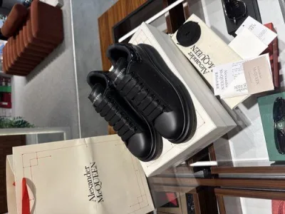 Alexander McQueen (parlak)