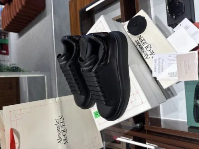 Alexander McQueen (parlak)