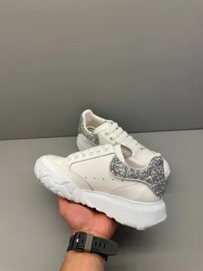 Alexander McQueen Sim
