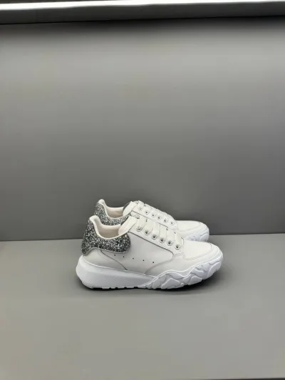 Alexander McQueen Sim