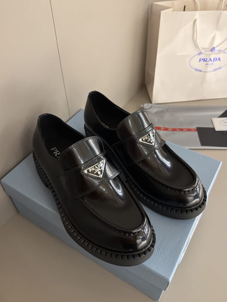 Prada siyah loafer Women