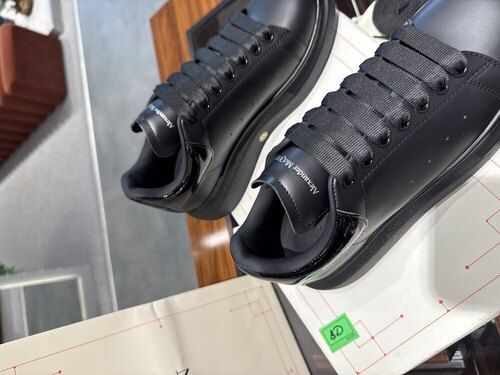 Alexander McQueen (parlak)